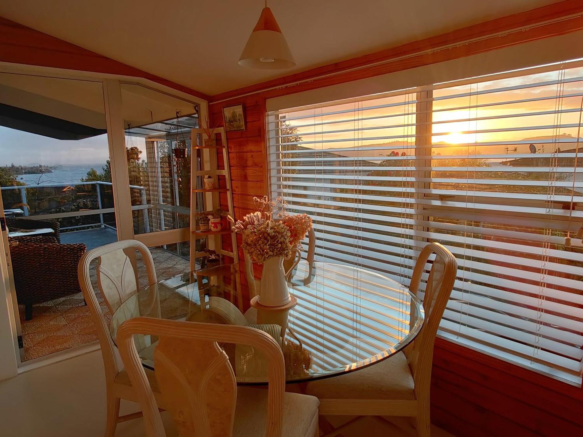 Delight In Birch-Lake View Holiday Home Таупо Екстериор снимка