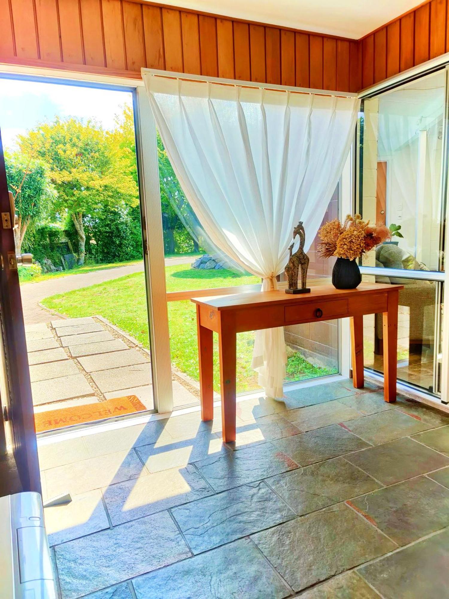 Delight In Birch-Lake View Holiday Home Таупо Екстериор снимка